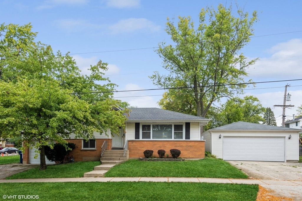 319 Shirley Court - Photo 0