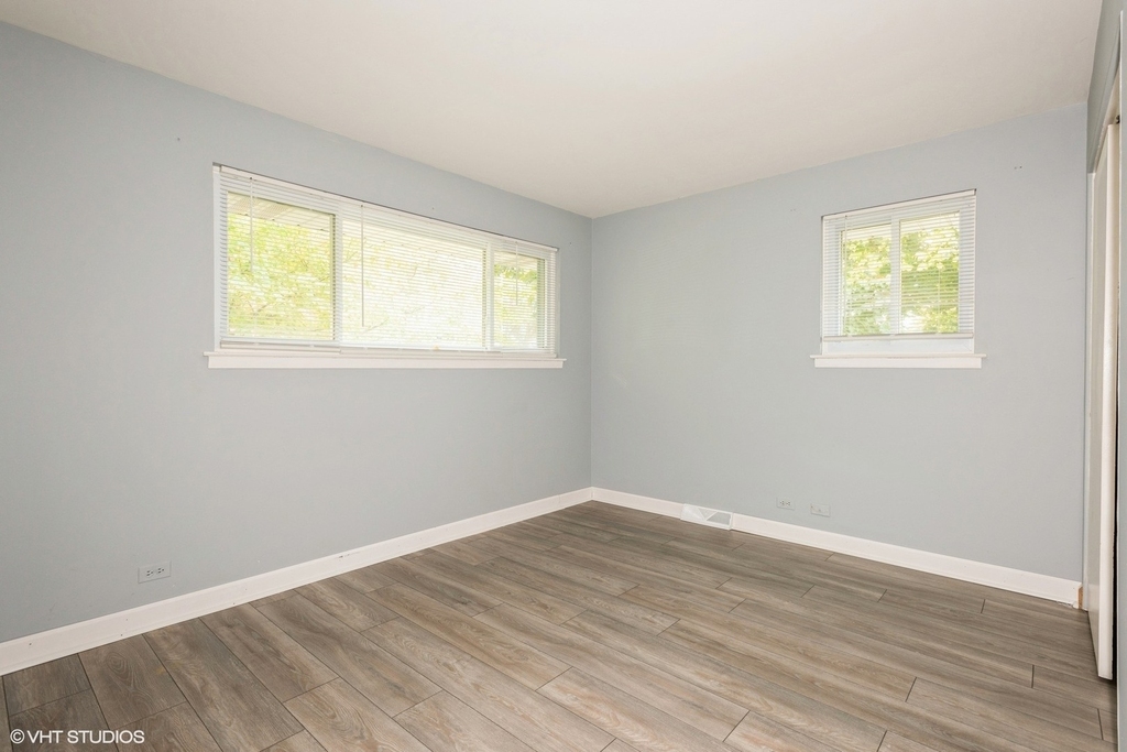 319 Shirley Court - Photo 9