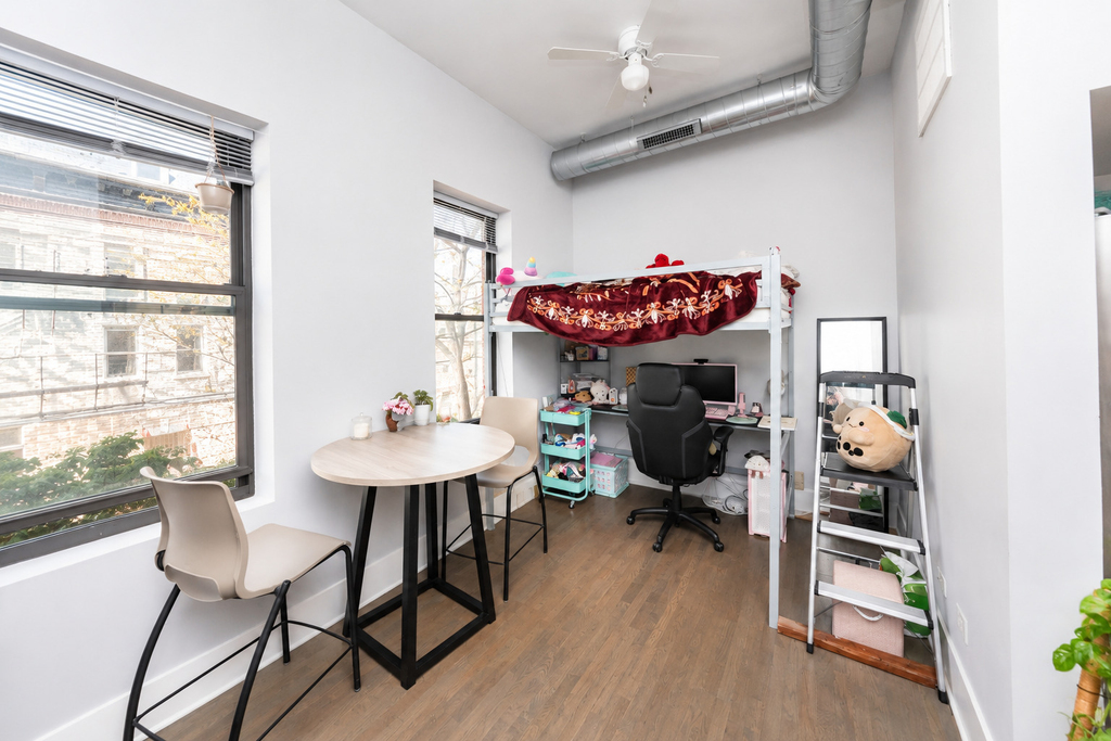 1717 S Carpenter Street - Photo 2