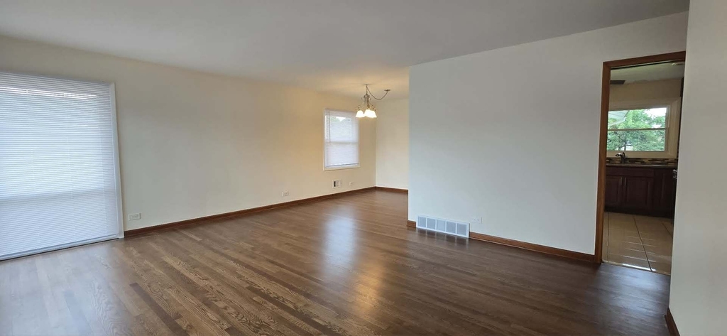 8607 N Osceola Avenue - Photo 1
