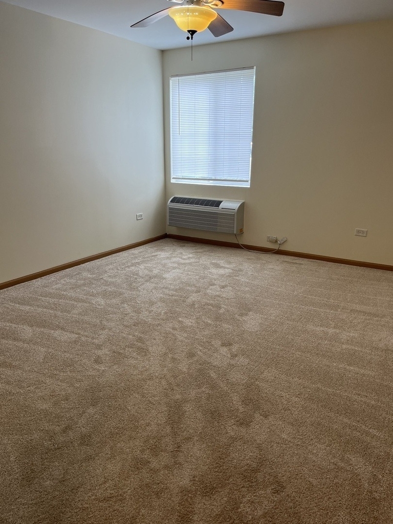903 Silverstone Drive - Photo 3