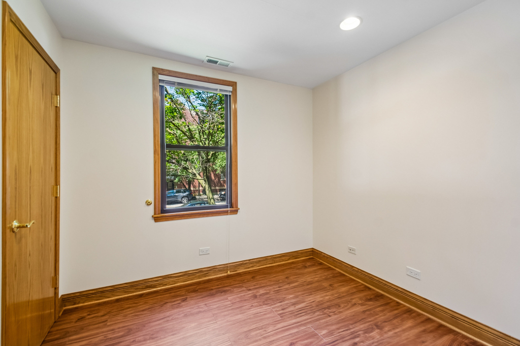 1354 W George Street - Photo 3