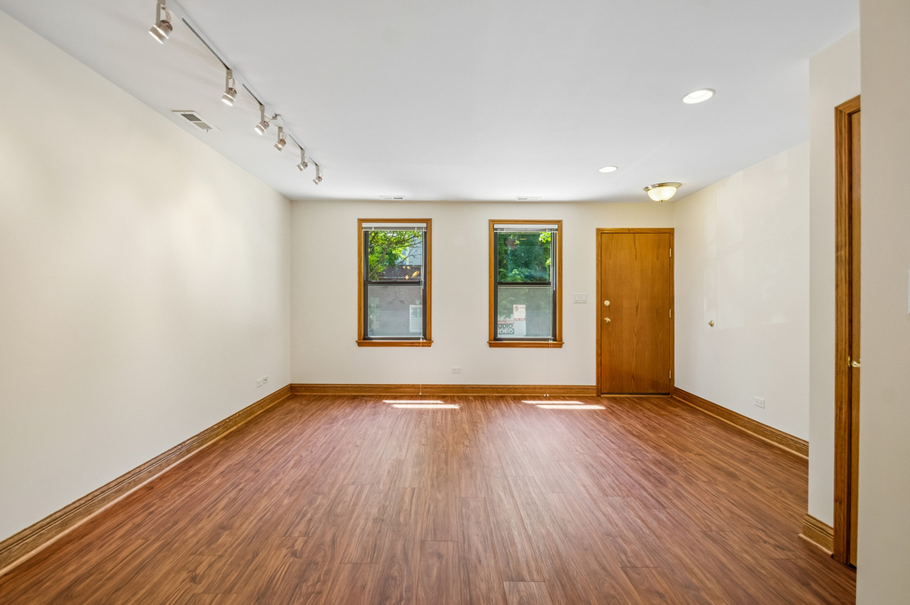 1354 W George Street - Photo 2