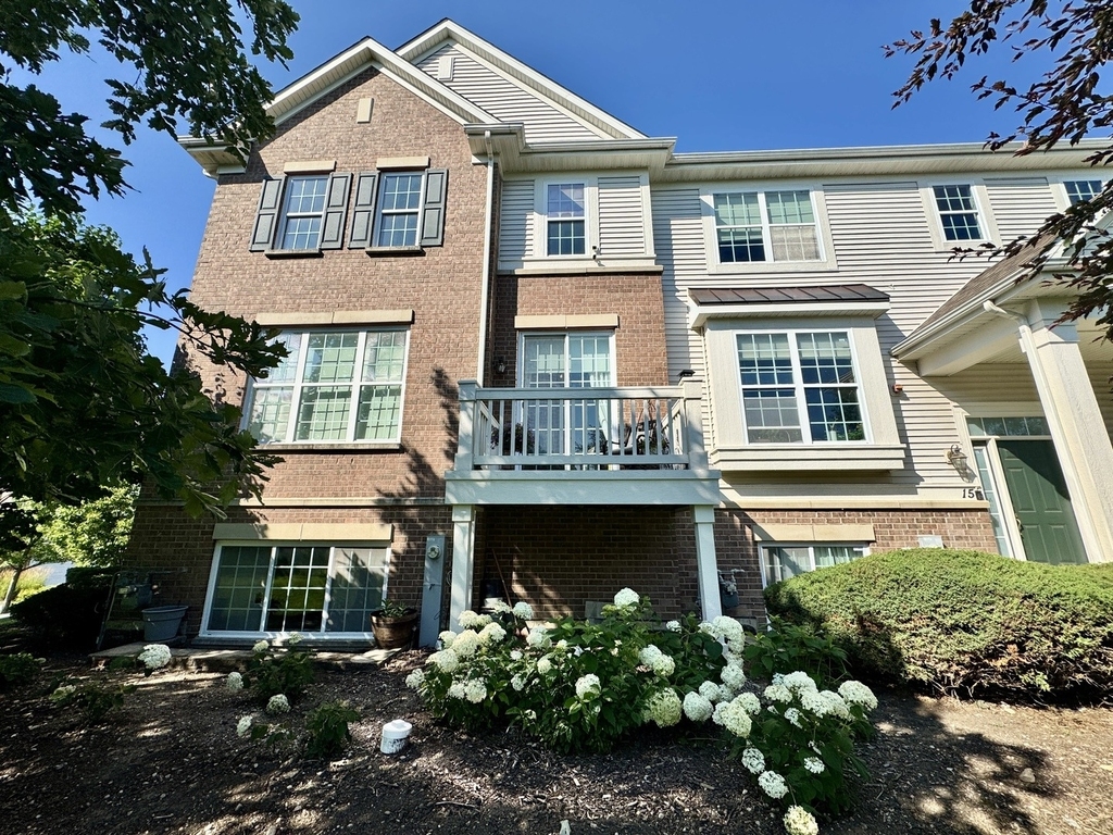 11 E Willow Road - Photo 0