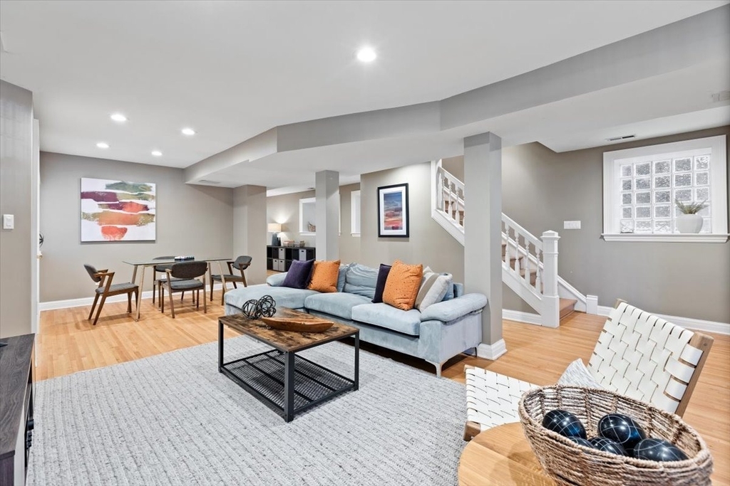 2845 W Division Street - Photo 31