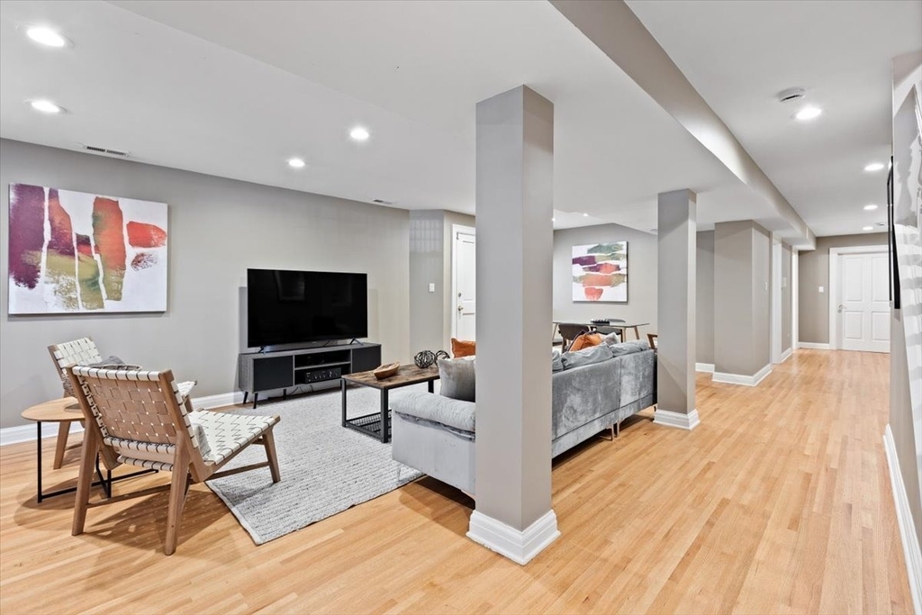 2845 W Division Street - Photo 30
