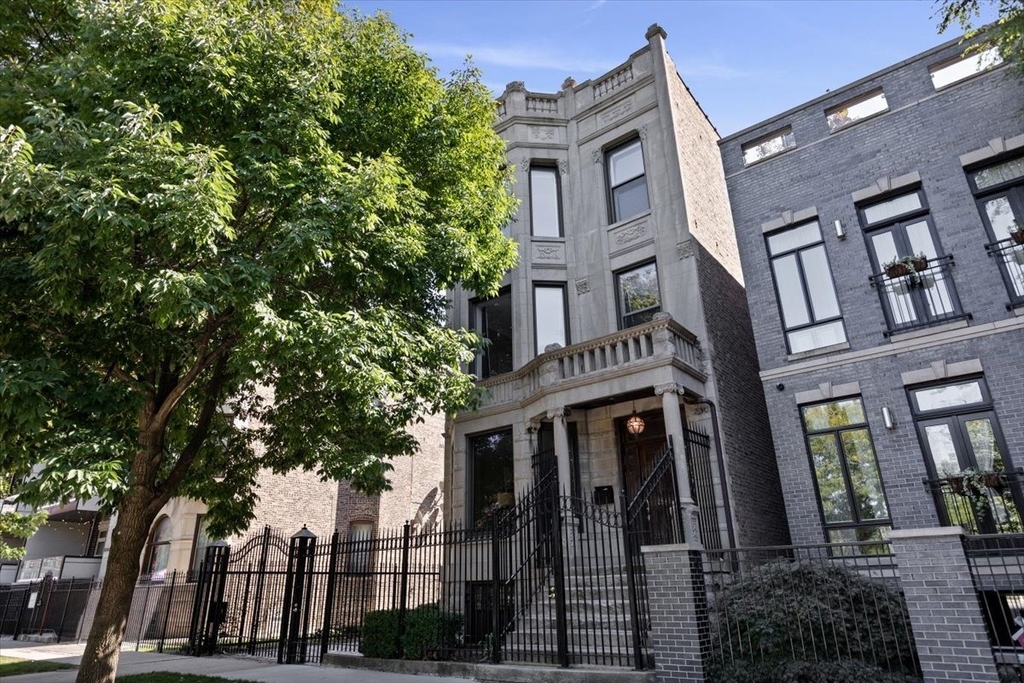 2845 W Division Street - Photo 0
