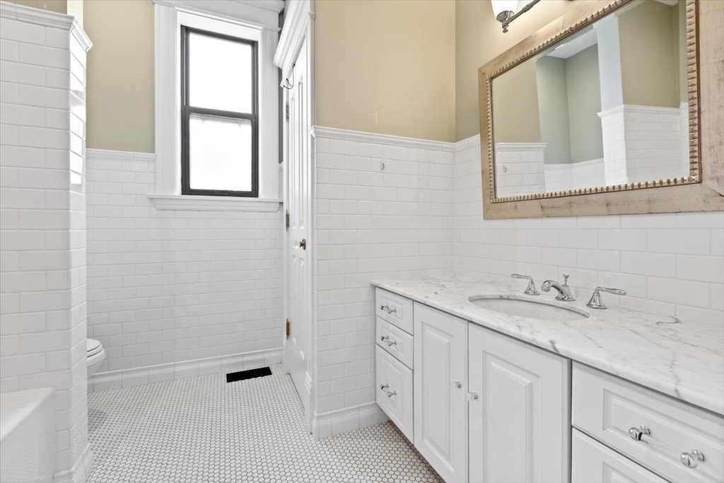 2845 W Division Street - Photo 29