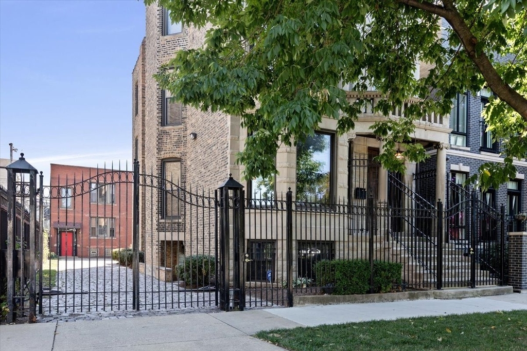 2845 W Division Street - Photo 1