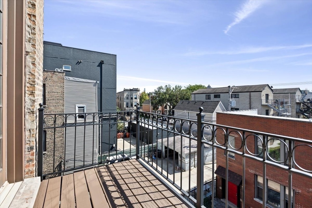 2845 W Division Street - Photo 28