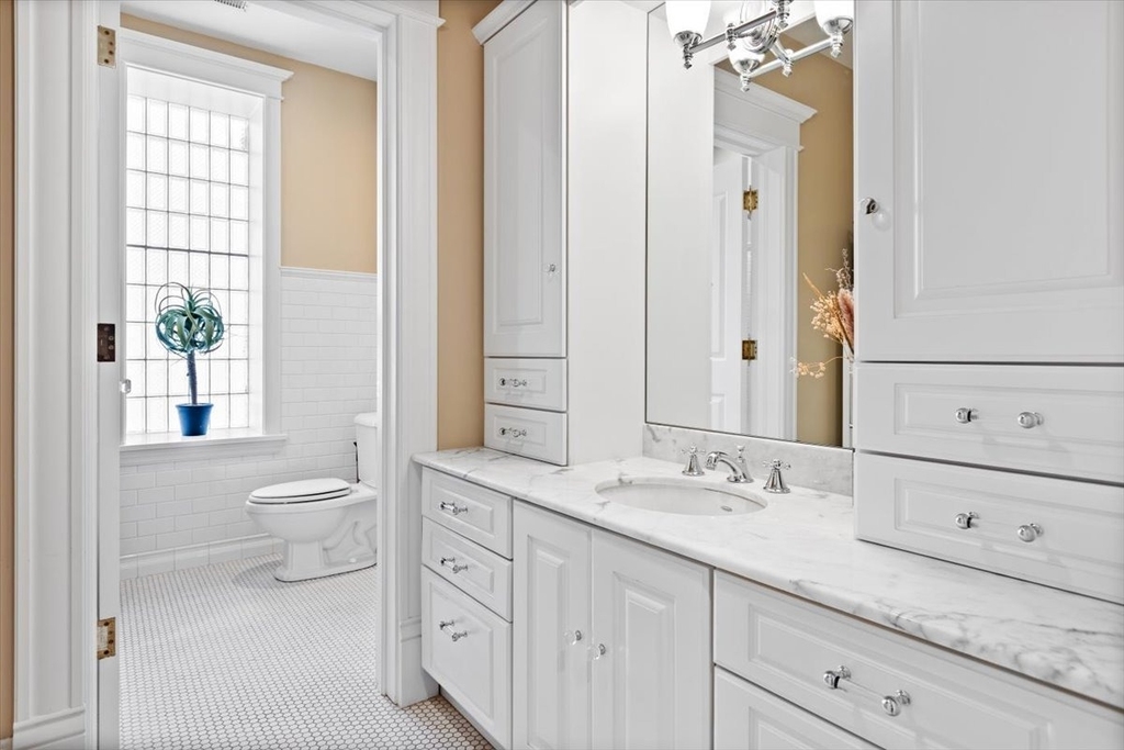 2845 W Division Street - Photo 17