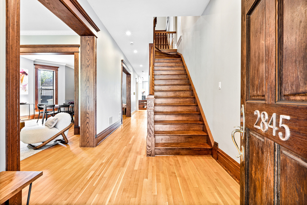 2845 W Division Street - Photo 2
