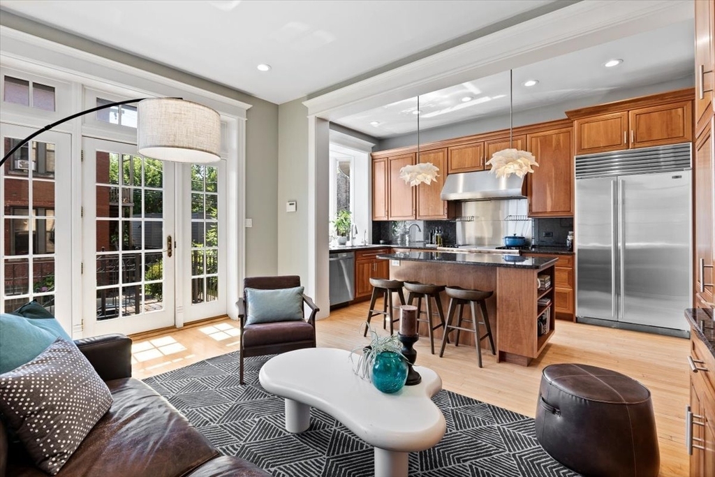 2845 W Division Street - Photo 14