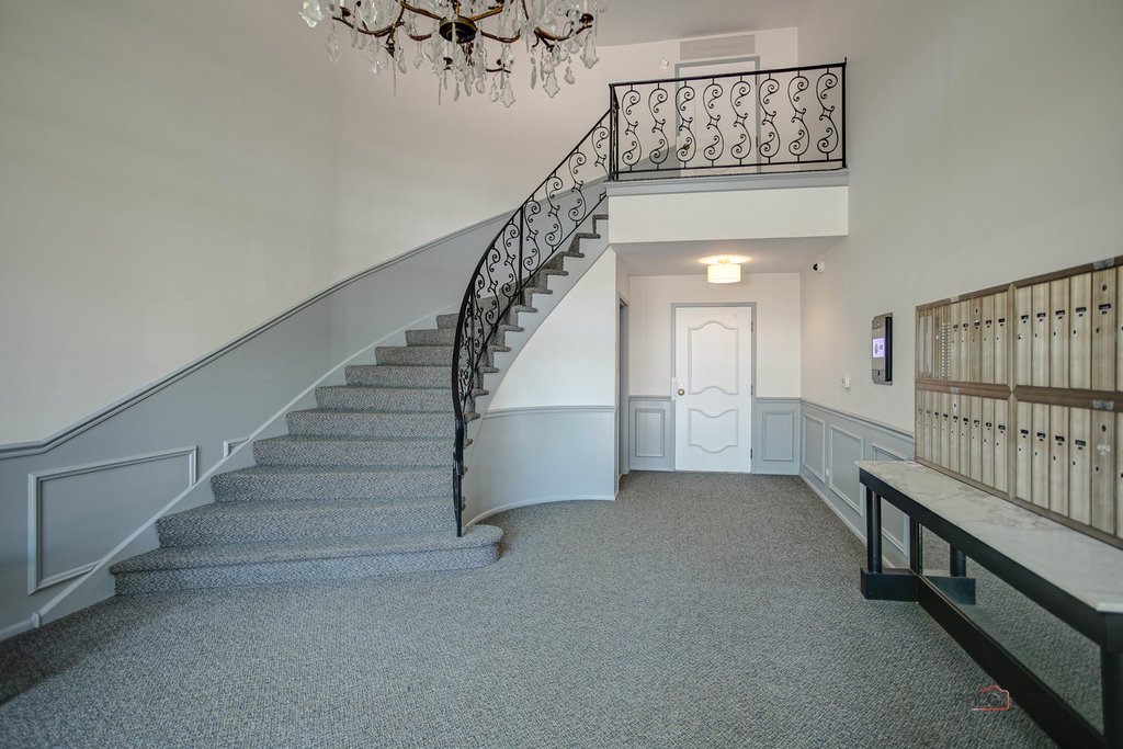1220 Park Avenue W - Photo 3