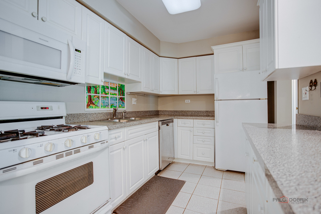 1220 Park Avenue W - Photo 8