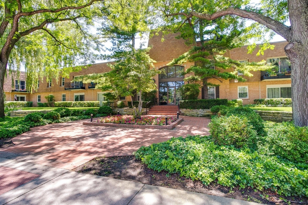 1220 Park Avenue W - Photo 1