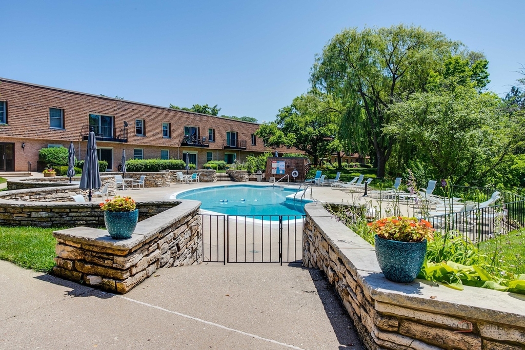1220 Park Avenue W - Photo 25