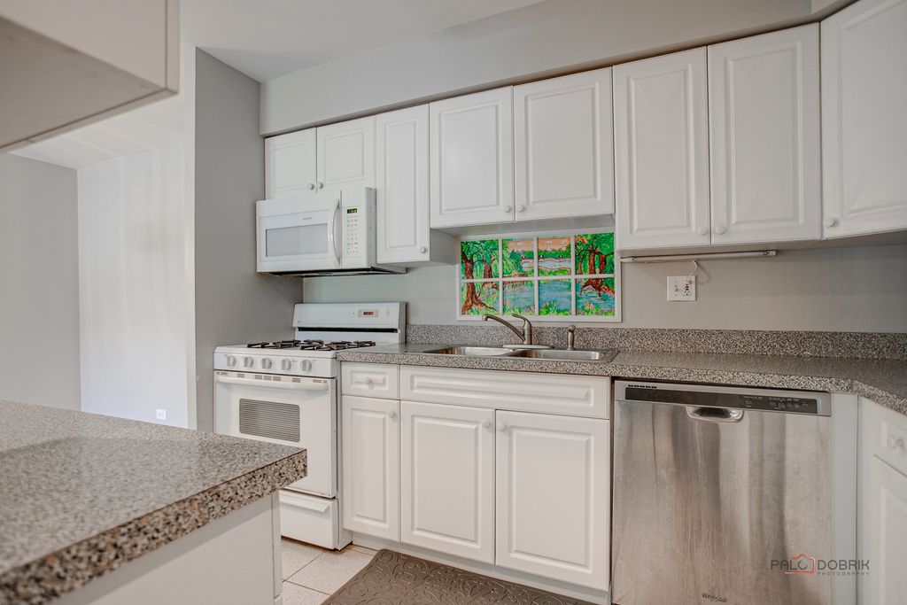 1220 Park Avenue W - Photo 9
