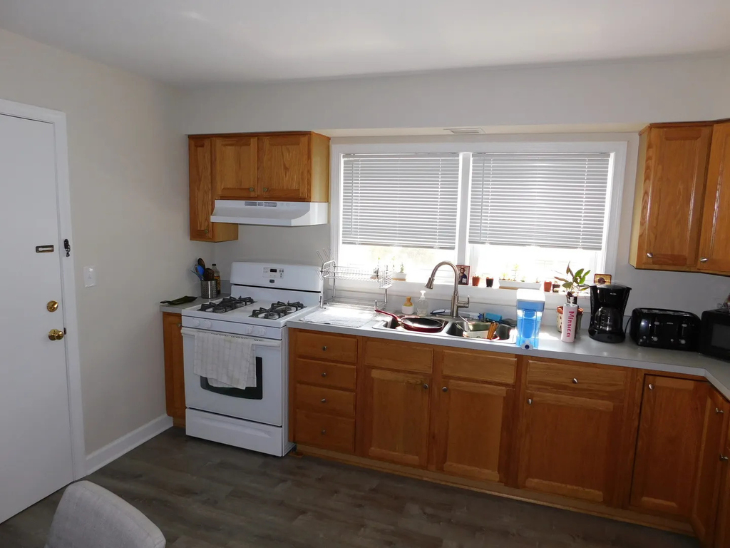 1911 Dewes Street - Photo 7