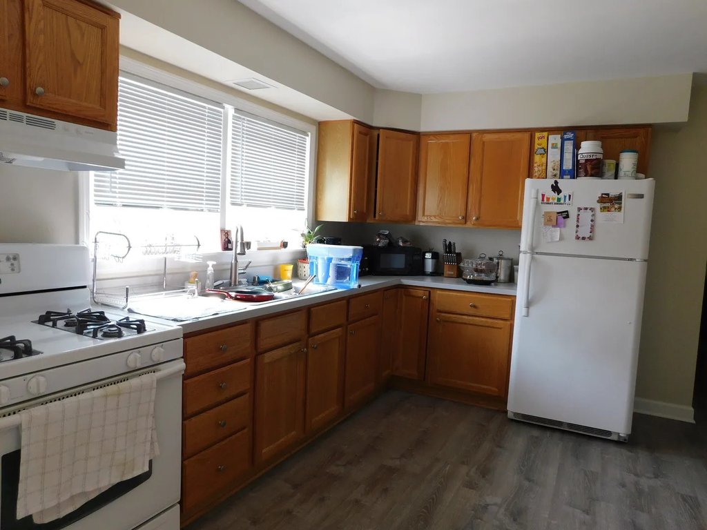 1911 Dewes Street - Photo 11