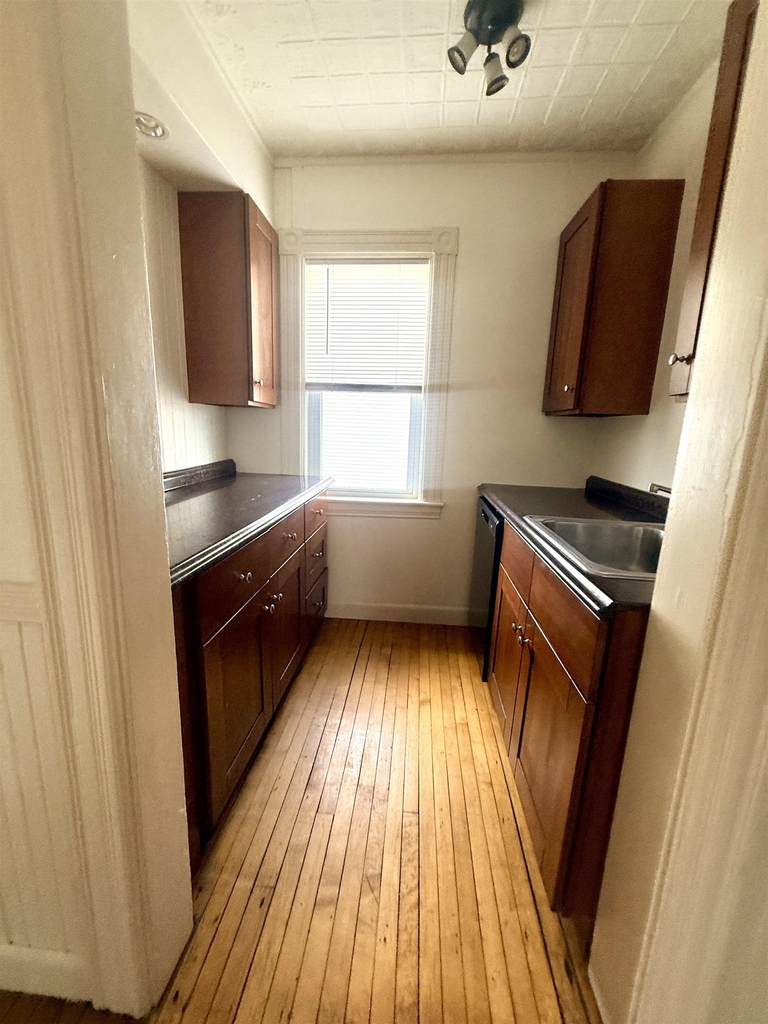61 Laurel - Photo 2