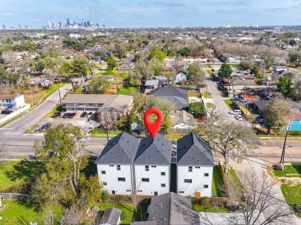 4012 Yellowstone Boulevard - Photo 3