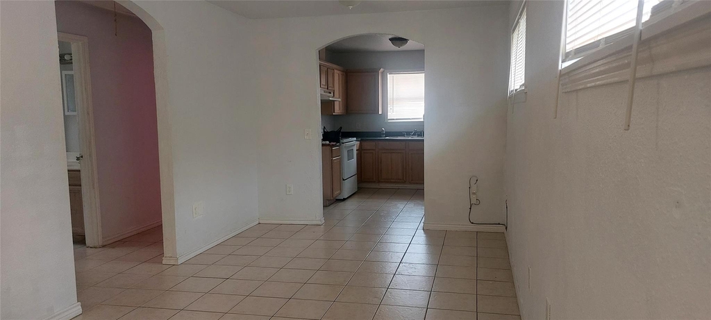2908 Wipprecht Street - Photo 2