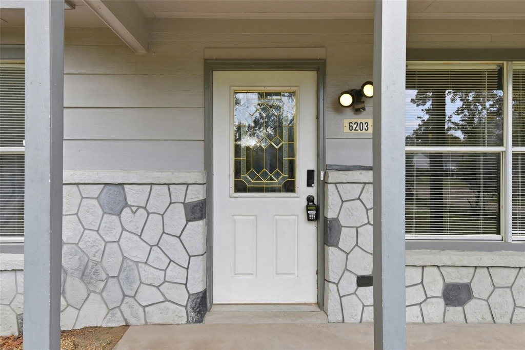6203 Gaston Street - Photo 2
