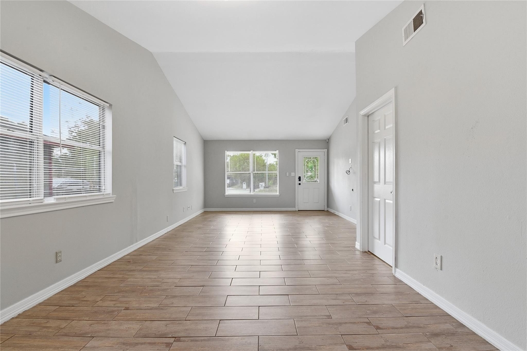 6203 Gaston Street - Photo 5