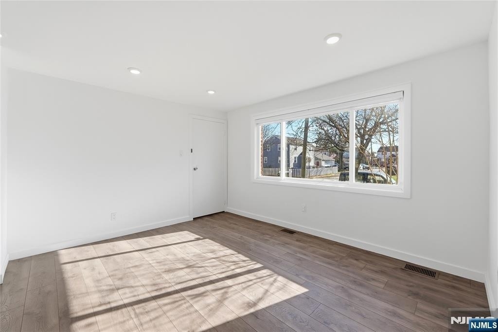 73 Macarthur - Photo 2