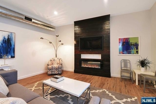 8 Personette - Photo 2