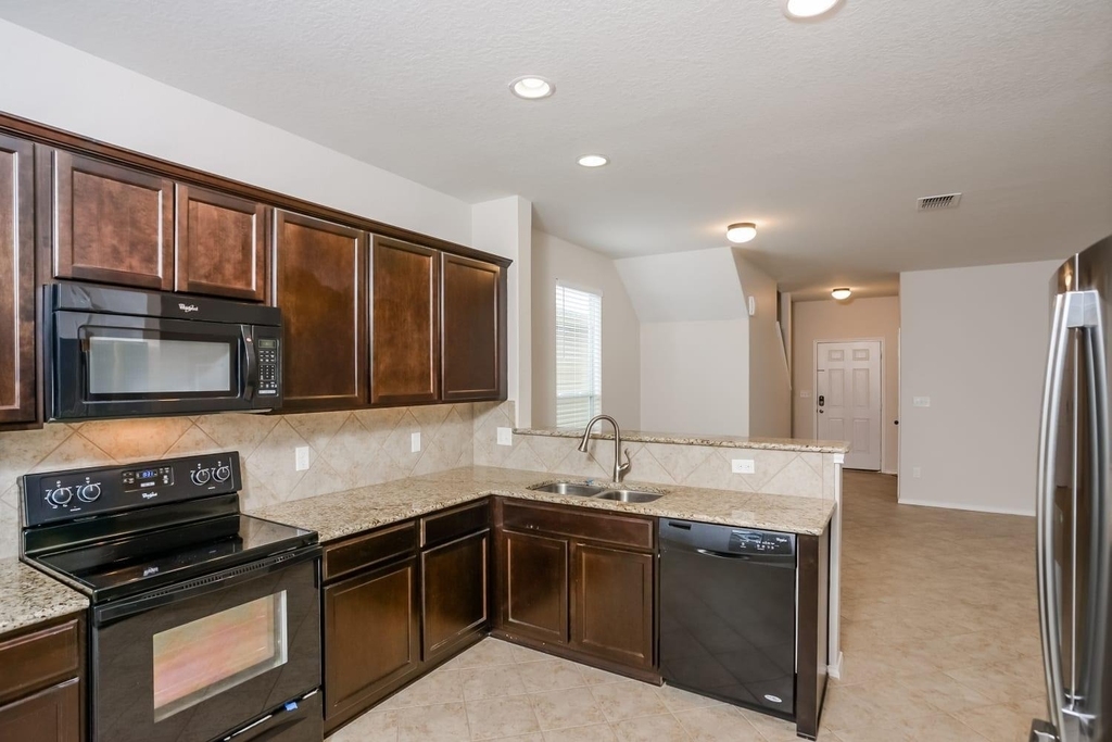 467 Walnut Crest - Photo 3