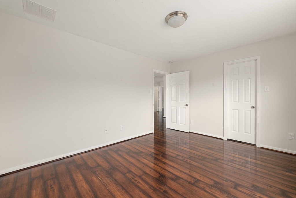 21426 Venture Park Drive - Photo 33