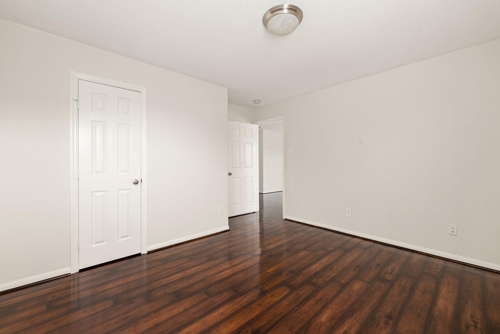 21426 Venture Park Drive - Photo 31