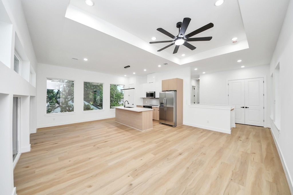 7117 Eastwood St - Photo 2