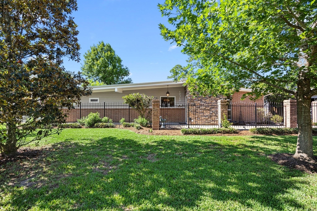 10310 Mayfield Road - Photo 0