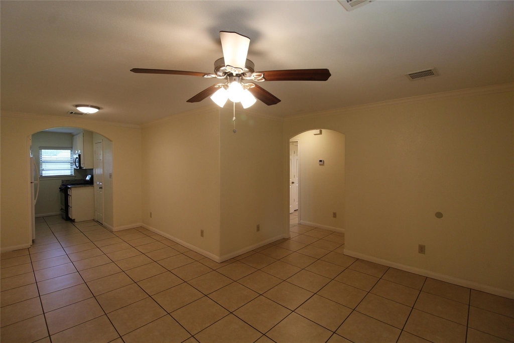 814 Mobile Drive - Photo 3