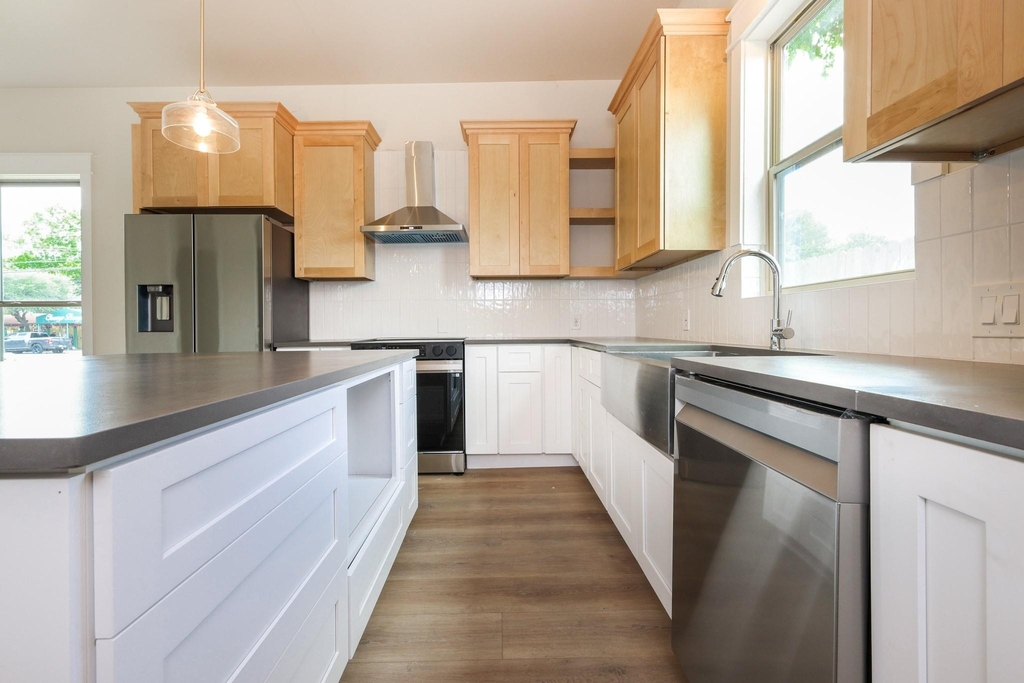 3407 Garrow Street - Photo 6