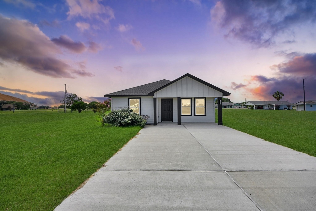 688 Swallow Drive - Photo 0