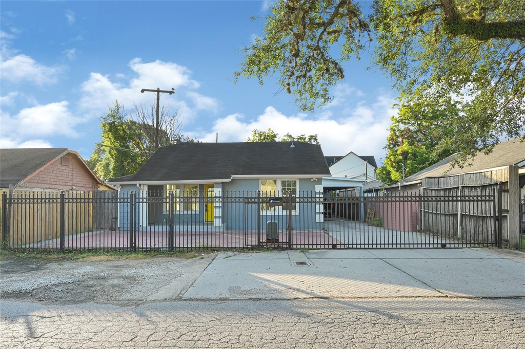 2331 Delafield Street - Photo 1