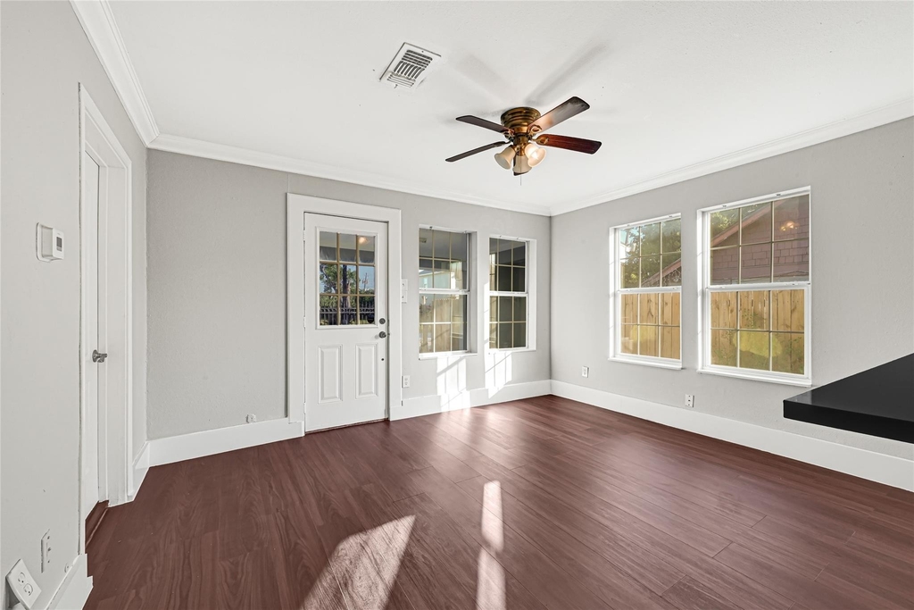 2331 Delafield Street - Photo 4