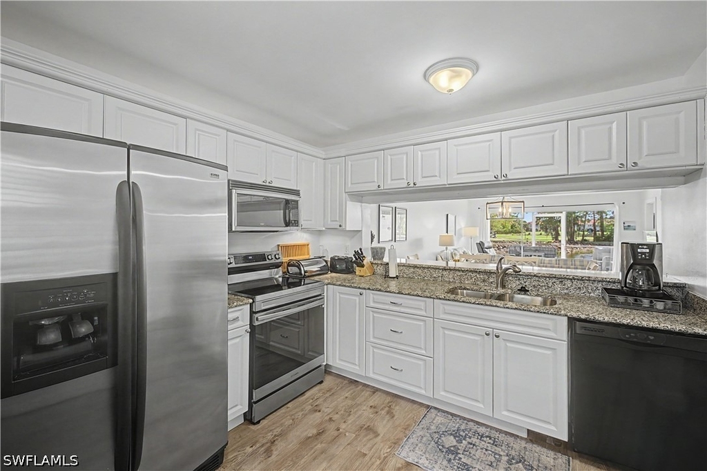 7065 Dennis Circle - Photo 3