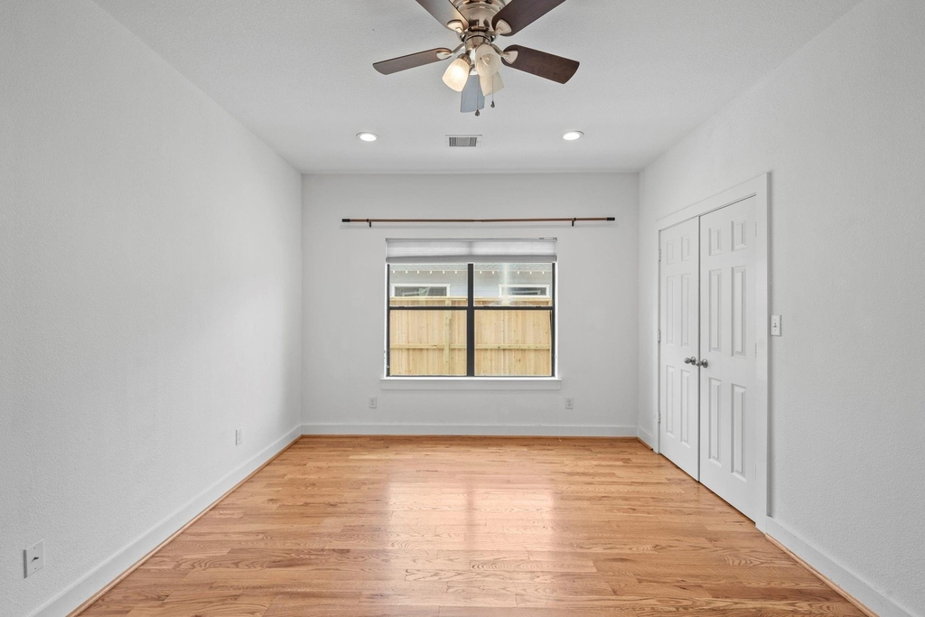 4734 Bell Street - Photo 3