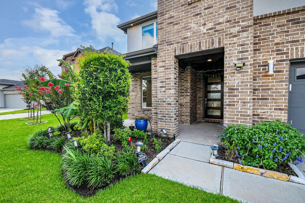 3815 Favor Forest Court - Photo 2