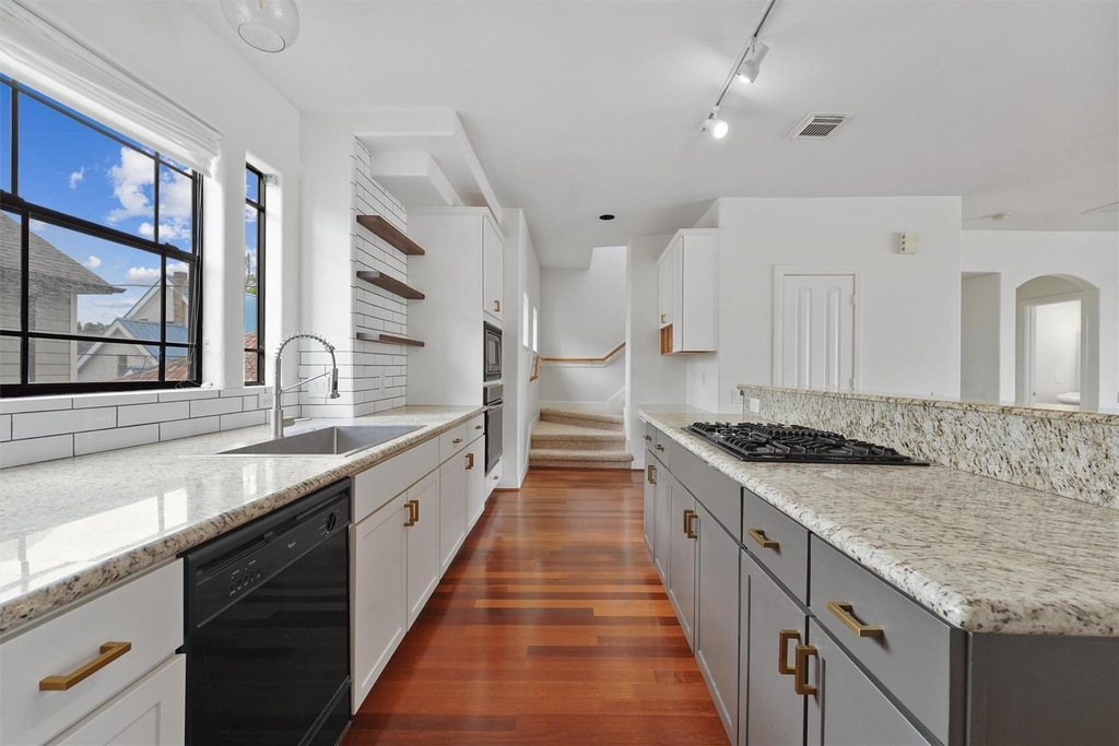 2402 Calumet Street - Photo 0