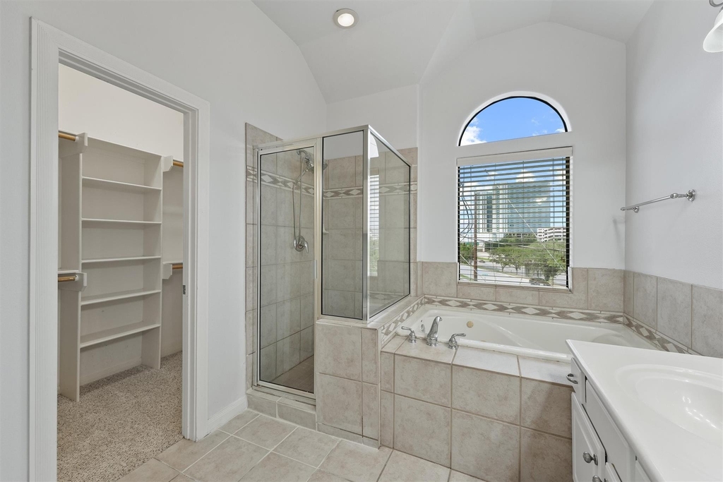 2402 Calumet Street - Photo 6