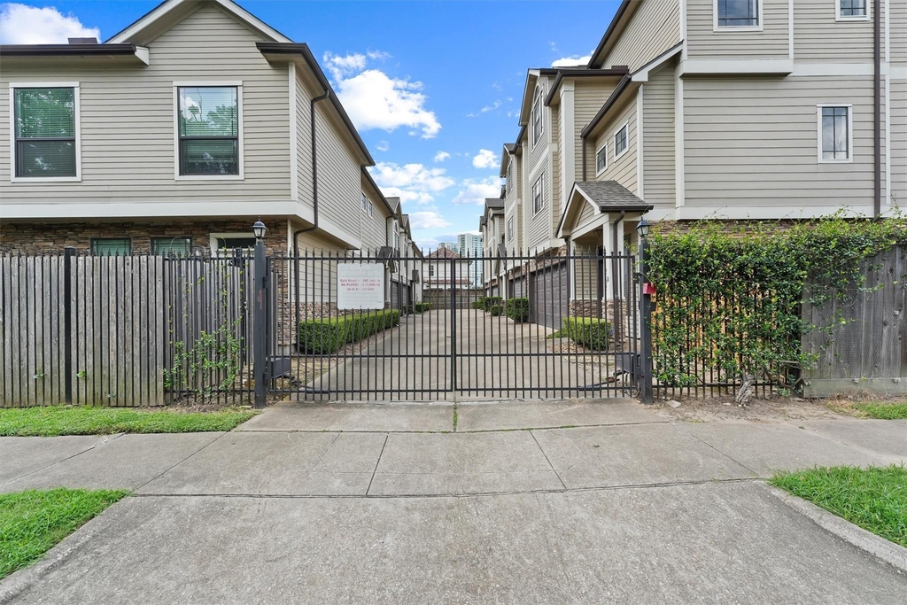 2402 Calumet Street - Photo 19