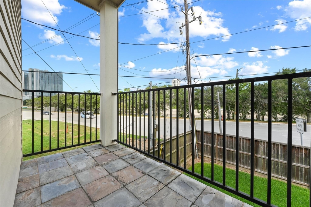 2402 Calumet Street - Photo 17