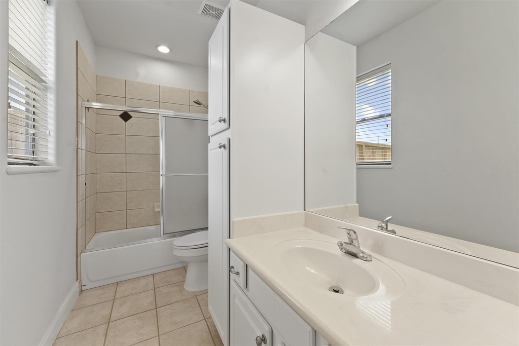 2402 Calumet Street - Photo 9
