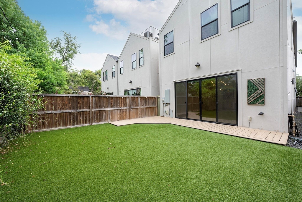 823 Aurora Street - Photo 23
